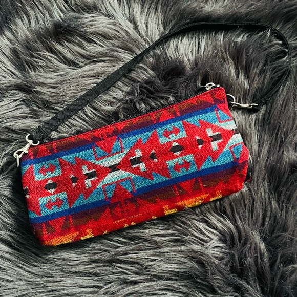 Pendleton Women's Red and Blue Patterned Bag - Picture 2 of 6